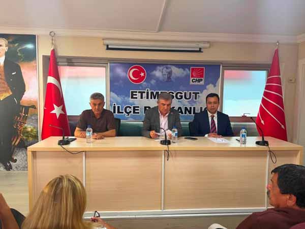 Cumhuriyet Halk Partisi (CHP) Etimesgut İlçe Başkanlığı’nda görev değişiminin ardından