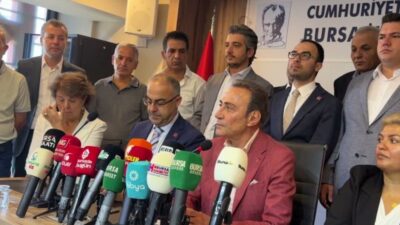 CHP Genel Başkan Yardımcısı Berhan Şimşek, partisinin Bursa İl Başkanlığı’nda