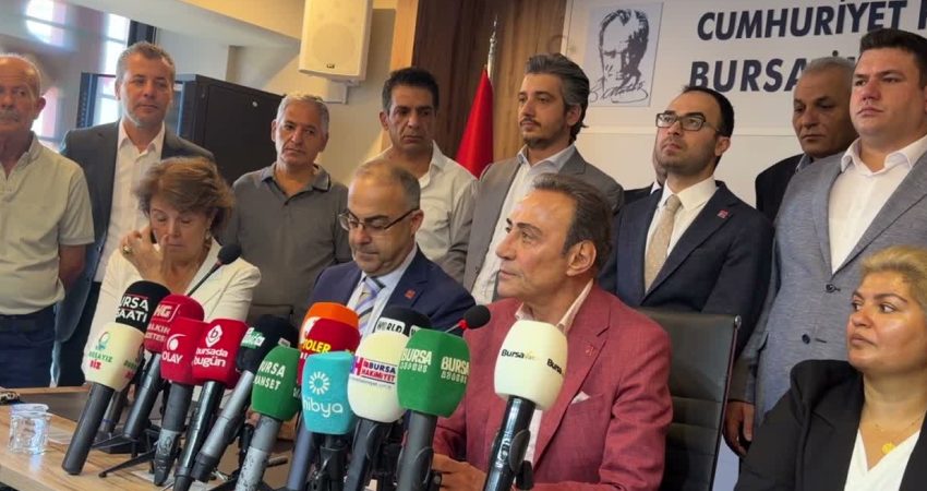 CHP Genel Başkan Yardımcısı Berhan Şimşek, partisinin Bursa İl Başkanlığı’nda