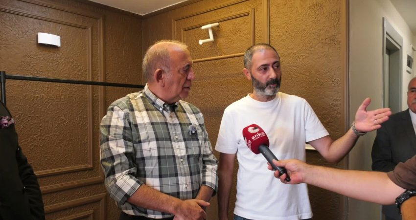 CHP İstanbul İl Başkanı Gürsel Tekin Merter’de tekstil esnafını ziyaret etti CHP İstanbul İl Başkanı Gürsel Tekin, Merter’de tekstil esnafını ziyaret