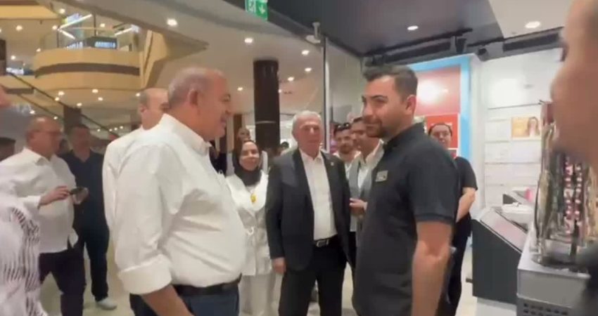 CHP İstanbul İl Başkanı Gürsel Tekin: “Seçilmiş belediye başkanlarının görev süresi dolmadan parti değiştirmesi nitelikli dolandırıcılıktır” CHP İstanbul İl Başkanı Gürsel Tekin, belediye başkanlarının görev süreleri