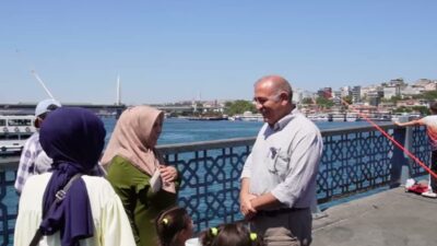 CHP İstanbul İl Başkanı Gürsel Tekin, saha çalışmaları kapsamında Eminönü