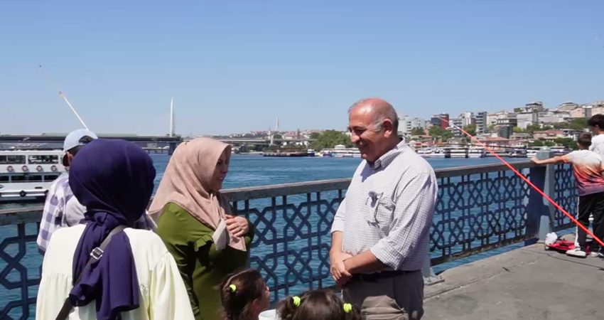CHP İstanbul İl Başkanı Gürsel Tekin, saha çalışmaları kapsamında Eminönü