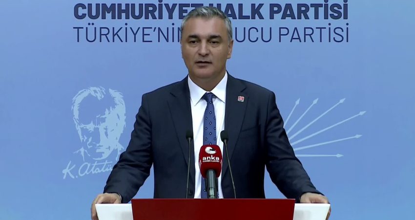 CHP Sözcüsü Sarı: Mansur Bey CHP’nin siyaseti içinde siyaset yapmaya karar verdi CHP Sözcüsü Müslim Sarı, "Mansur Bey, Cumhuriyet Halk Partisinin siyaseti