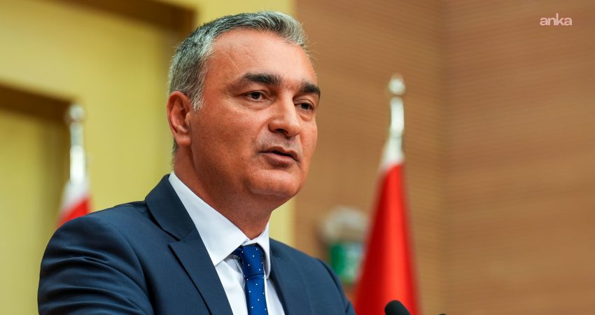 CHP Sözcüsü Müslim Sarı, Gaziantep’te bıçaklı saldırıya uğrayan YENİ Parti