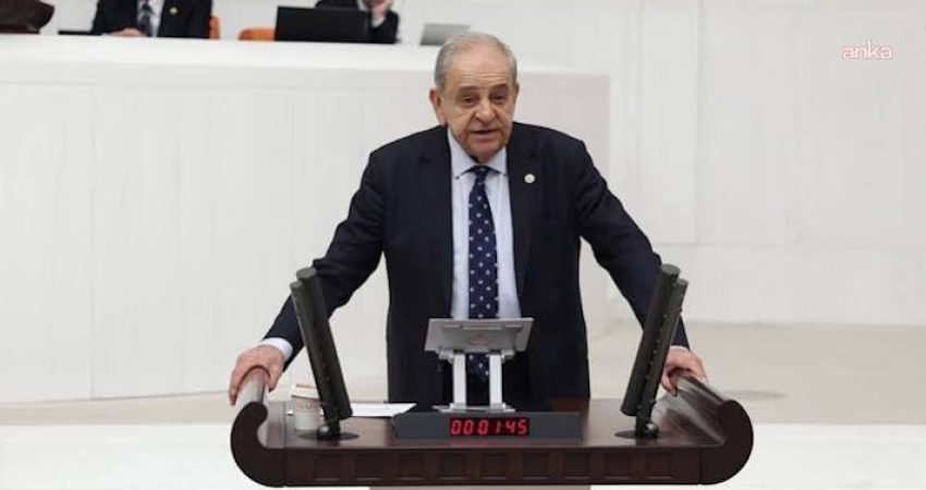 CHP’li Nalbantoğlu’ndan Menderes’teki seçim tartışmasına yanıt: “CHP’den AK Parti’ye giden oy sayısı sıfır” CHP İzmir Milletvekili Rıfat Nalbantoğlu, Menderes Belediye Meclisi’nde gerçekleştirilen seçimle