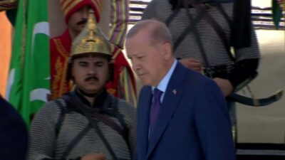 Cumhurbaşkanı Recep Tayyip Erdoğan, "Kimsenin tereddüdü olmasın. Büyük ve güçlü
