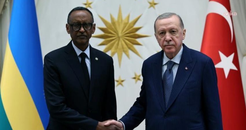 Cumhurbaşkanı Recep Tayyip Erdoğan, Ruanda Cumhurbaşkanı Paul Kagame ile bir