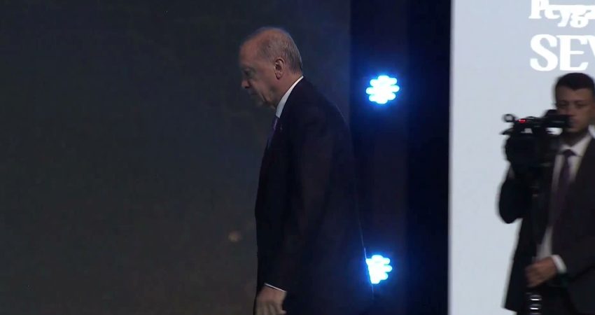 Cumhurbaşkanı Recep Tayyip Erdoğan, "'İttifakta hayır vardır' diyor, hem kendi