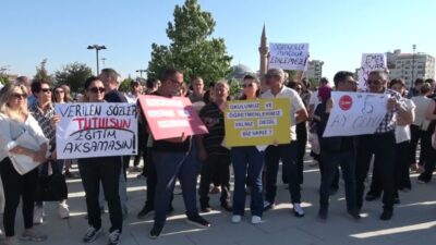 Cumhuriyet Üniversitesi Vakıf Okulları öğretmenleri, 5 aydır maaşlarını alamadıkları gerekçesiyle