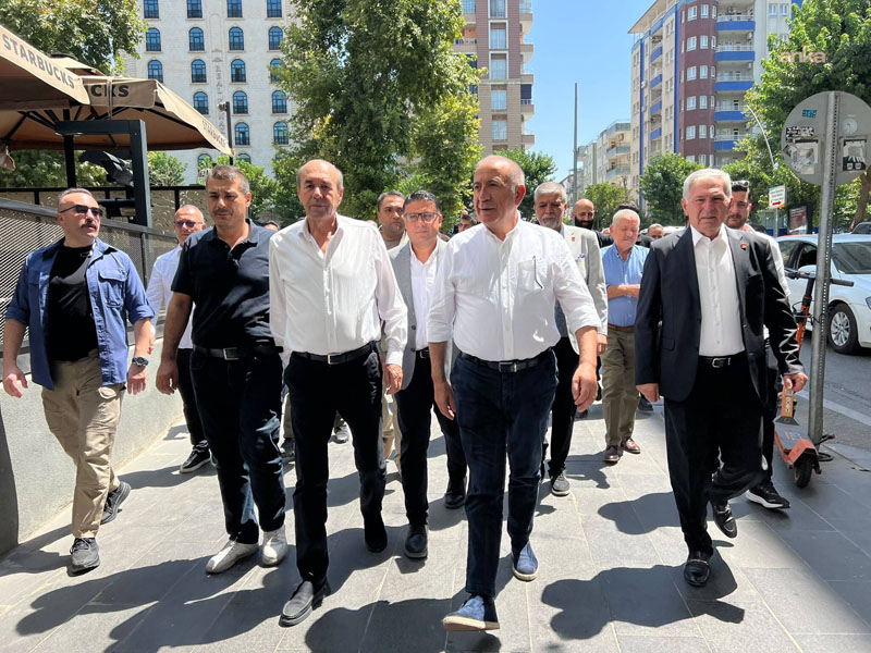 CHP  İstanbul İl Başkanı Gürsel Tekin, belediye başkanlarının görev süreleri