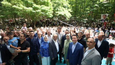 Ali Babacan ve Mahmut Arıkan, İstanbul’da Saadet Pikniği’ne katıldı Saadet Partisi Genel Başkanı Mahmut Arıkan, "transfer" ve "operasyonlar" üzerinden