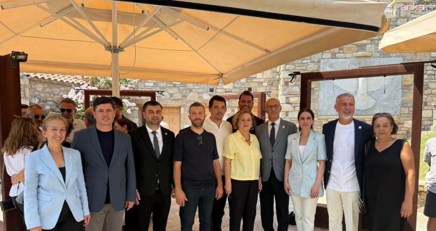 Datça Belediye Başkanı Aytaç Kurt ve meclis üyeleri YENİ Parti’ye katıldı Datça Belediye Başkanı Aytaç Kurt ve belediye meclis üyeleri, Datça