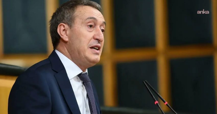 DEM Parti Eş Genel Başkanı Bakırhan, özel ofisine İHA saldırısı düzenlenen Barzani ile görüştü DEM Parti'den yapılan açıklamada, "Eş Genel Başkanımız Tuncer Bakırhan, Irak