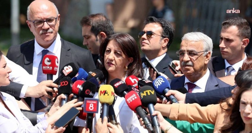 DEM Parti İmralı Heyeti üyeleri Pervin Buldan ve Mithat Sancar,