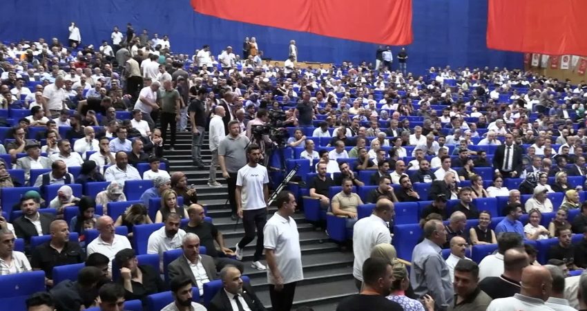 MHP Genel Başkanı Devlet Bahçeli, partisinin Diyarbakır 15. Olağan Kongresi'ne