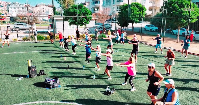 Didim Belediyesi, ücretsiz sabah egzersizleriyle halkı sporla buluşturmaya devam ediyor.