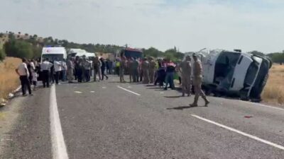 Diyarbakır’ın Lice ilçesinde minibüsün devrilmesi sonucu meydana gelen trafik kazasında