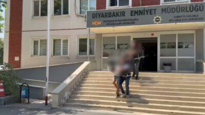 Diyarbakır’da polis ekiplerinin düzenlediği operasyon sonucu iki el bombasıyla yakalanan