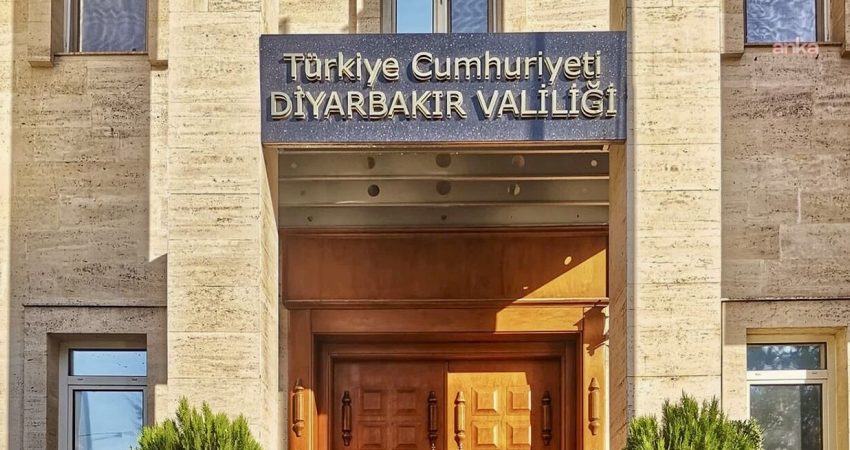 Diyarbakır Valiliği, bazı sokaklara terör örgütü PKK mensuplarının posterlerinin asılmasına ilişkin