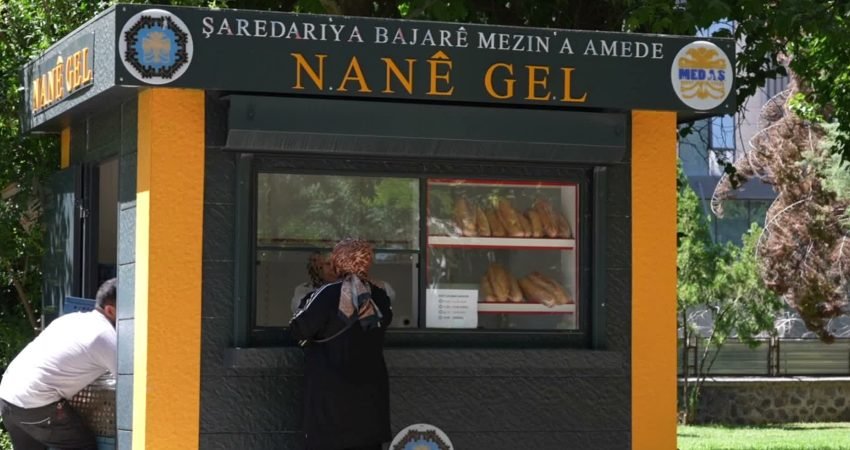 Diyarbakır Büyükşehir Belediyesi bünyesindeki Halk Ekmek Fabrikası’nda günlük üretilen 40