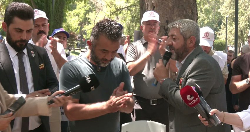Alacaklarının ödenmesi talebiyle 10 gündür eylem yapan Doruk Madencilik işçileri, Güvenpark’ta