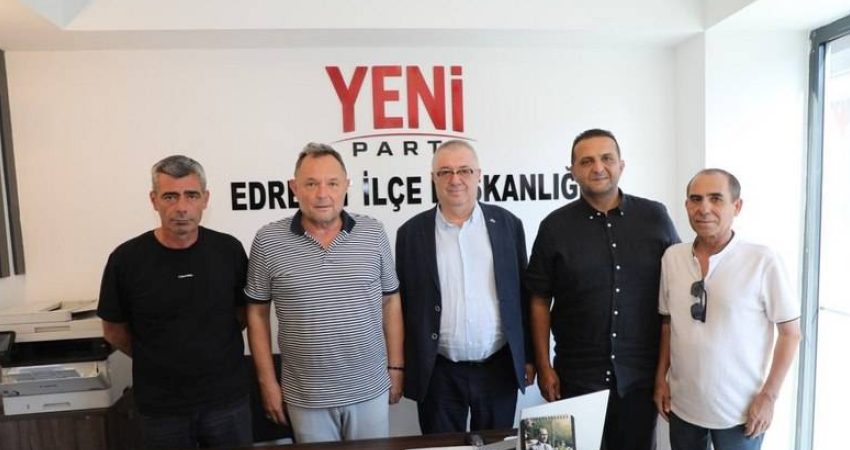 CHP'den istifa eden Edremit Belediye Başkanı Mehmet Ertaş ile 19