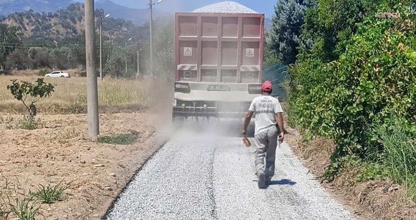 Efeler Belediyesi, Umurlu Mahallesi Kanyaşı mevkisinde asfalt kaplama çalışmalarına devam ediyor.
