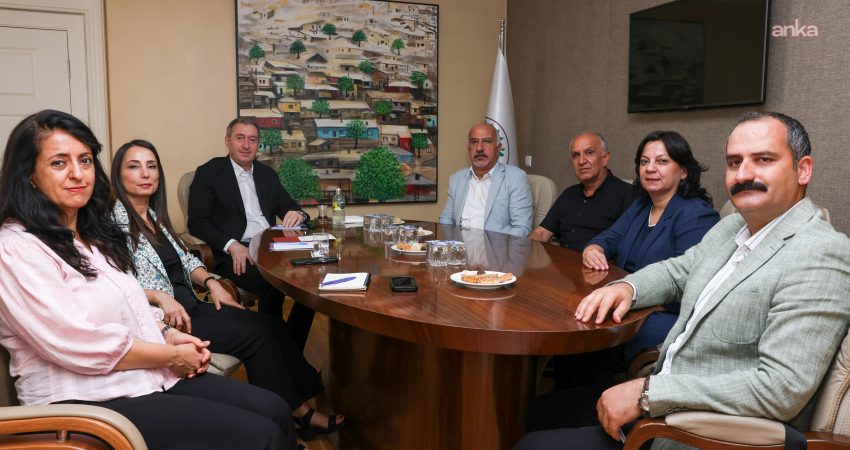 Eğitim-Sen’den, Hatimoğulları ve Bakırhan’a ziyaret Eğitim Sen Genel Başkanı Kemal Irmak ve beraberindeki heyet, DEM