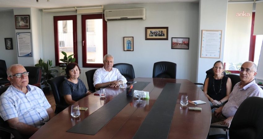 Emek Partisi heyetinden TTB’ye ziyaret Emek Partisi Genel Başkanı Seyit Aslan ve beraberindeki parti heyeti,