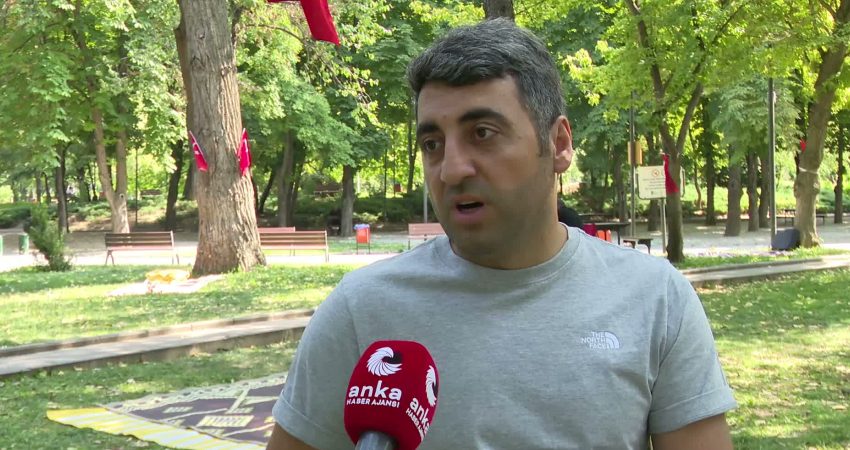 Er şehit yakınları ve gazilerin eylemi 45’inci gününde… Orkun Özeller: “Türk’ün töresi bu rezilliği kabul etmez” Emsal özlük hakları talebiyle 45 gündür eylem yapan er şehit