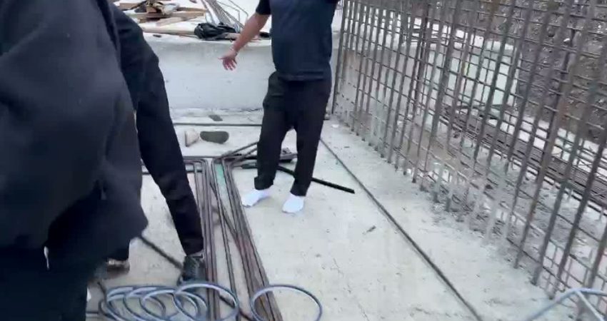Erzurum’da yol genişletme çalışması yapılan alana düşen otomobildeki 3 kişi