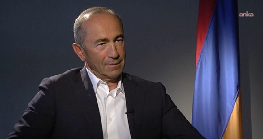 Eski Ermenistan Cumhurbaşkanı Koçaryan yolsuzluk suçlamalarıyla gözaltına alındı Eski Ermenistan Cumhurbaşkanı ve muhalefet lideri Robert Koçaryan, görev yaptığı