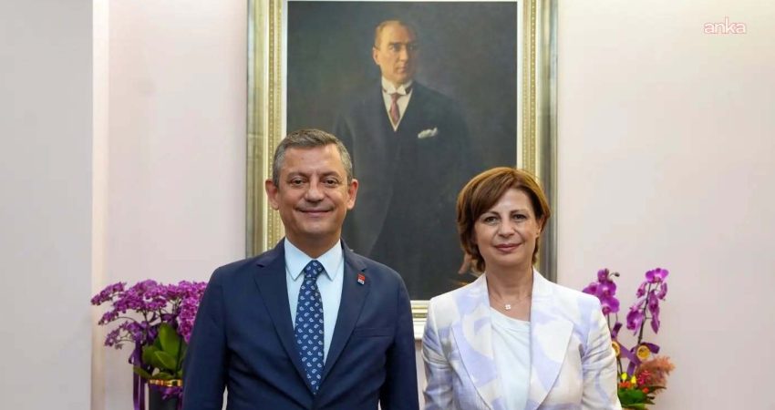 Eskişehir Büyükşehir Belediye Başkanı Ayşe Ünlüce, CHP'den istifa ederek YENİ