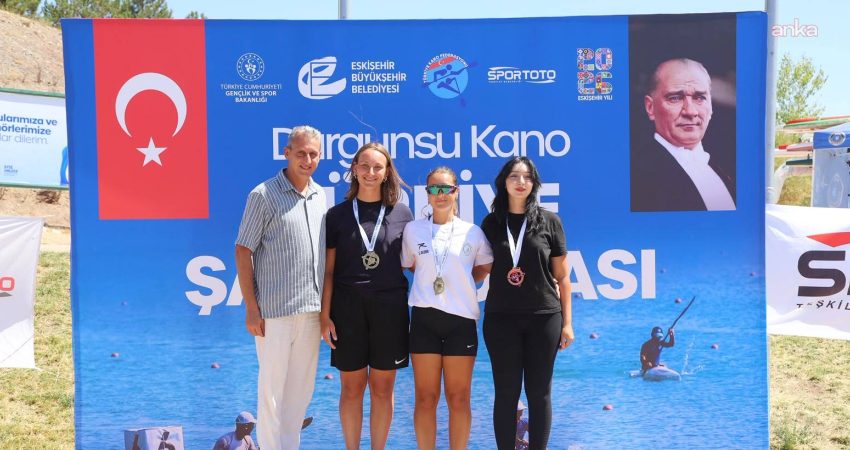 Eskişehir Büyükşehir Belediyesi iş birliğiyle Sarısungur Göleti'nde düzenlenen Durgunsu Kano