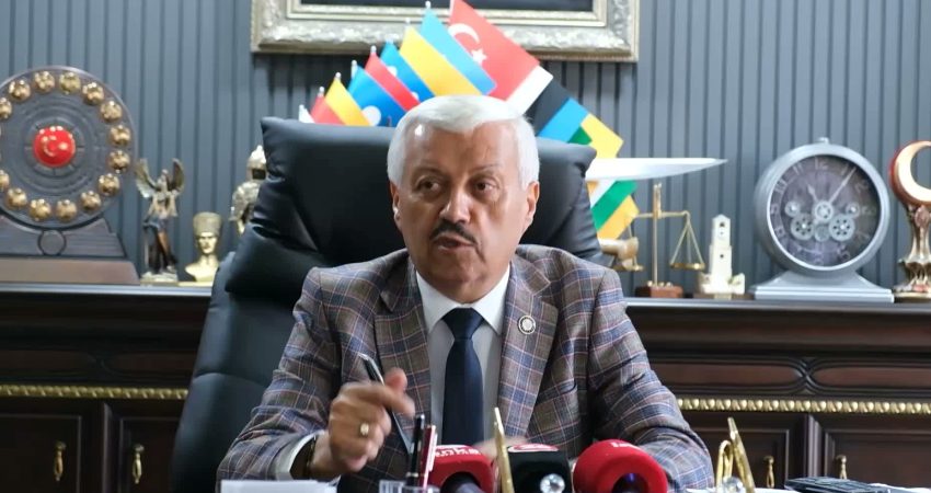 Eskişehir Esnaf ve Sanatkârlar Odaları Birliği Başkanı Adnan Karamanlı, çarşıda