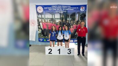Eskişehir Büyükşehir Spor Kulübü yüzücüleri İdil Bengisu Tunçbilek, Hatice Kübra