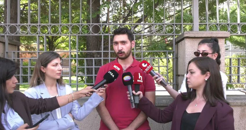 Enerji ve Tabii Kaynaklar Bakanlığı önünde açıklama yapmak isteyen Bağımsız