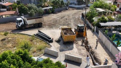 Marmaris Belediyesi Fen İşleri Müdürlüğü ekipleri, Aktaş ve Bağlıiçi'nde yol