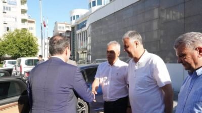 Yeniden Refah Partisi Genel Başkanı Fatih Erbakan, Balıkesir'in Edremit, Gömeç,