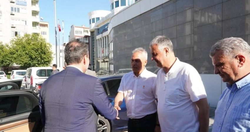 Yeniden Refah Partisi Genel Başkanı Fatih Erbakan, Balıkesir'in Edremit, Gömeç,