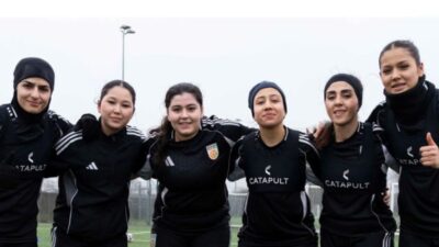 FIFA'nın, yurt dışında yaşayan Afgan kadın futbolcuların resmi müsabakalarda Afganistan'ı