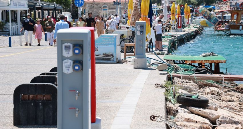 Foça Belediyesi, 8,1 milyon liralık yatırım ile Büyükdeniz ve Küçükdeniz