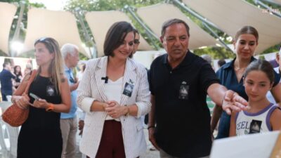 Karabağlar Belediyesi ile İzmir Gazeteciler Cemiyeti'nin katkılarıyla, görevi başında yaşamını