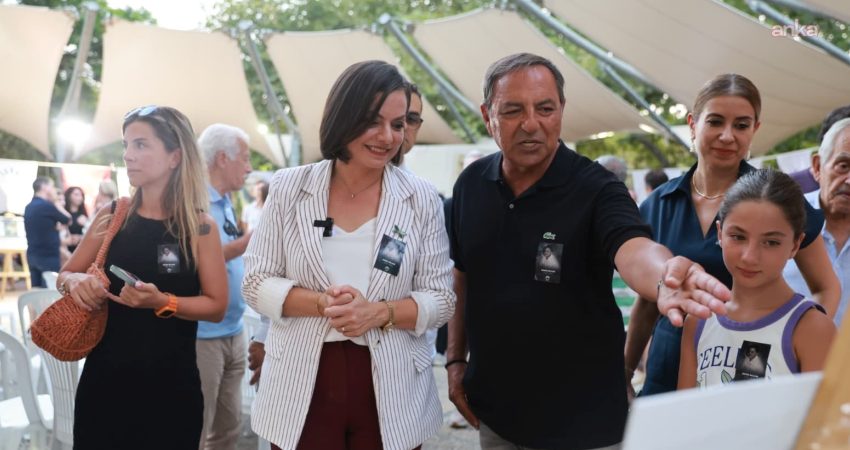 Karabağlar Belediyesi ile İzmir Gazeteciler Cemiyeti'nin katkılarıyla, görevi başında yaşamını