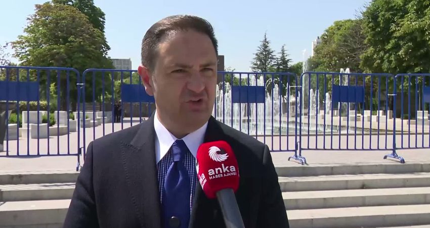 Gaziler Güvenpark’tan çıkarıldı… Umut Akdoğan: “Şehit yakınlarının, gazilerin TBMM’ye komşu olmasına izin vermediler, içlerine sindirmediler” YENİ Parti Ankara Milletvekili Umut Akdoğan, er gazi ve şehit