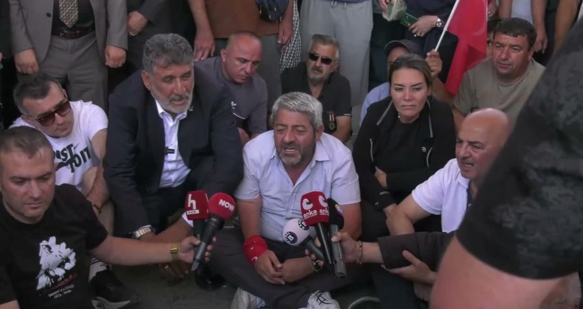 Güvenpark’ta 38 gündür oturma eylemi yapan er şehit yakınları ve
