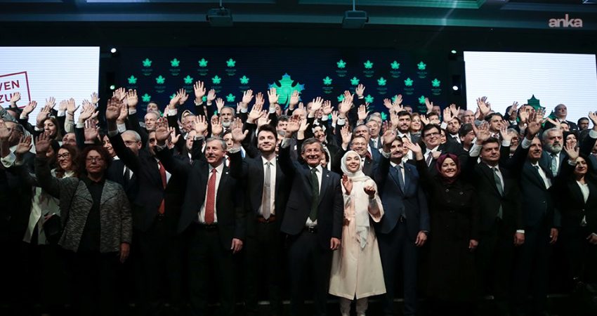 Gelecek Partisi'nin bugün yapılan olağanüstü kongresinde "siyasi faaliyetlere son verme