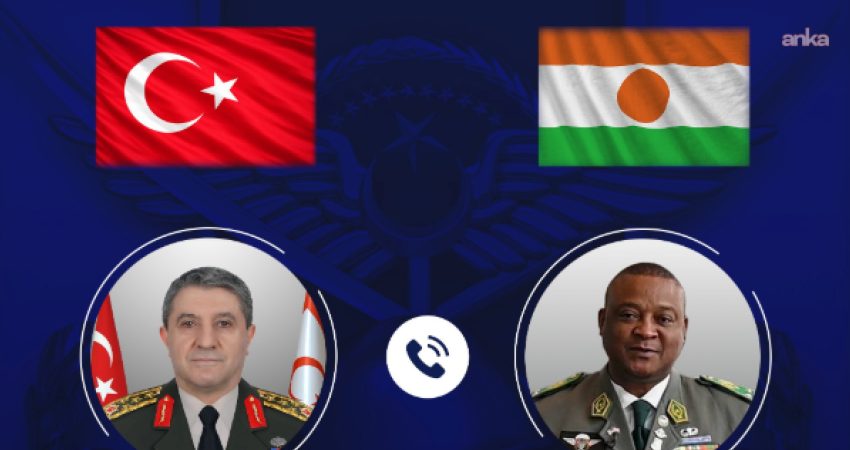 Genelkurmay Başkanı Orgeneral Selçuk Bayraktaroğlu, Nijer Genelkurmay Başkanı Tümgeneral Moussa