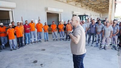 Germencik Belediyesi, etkisini artıran sıcak hava nedeniyle saha personelinin çalışma
